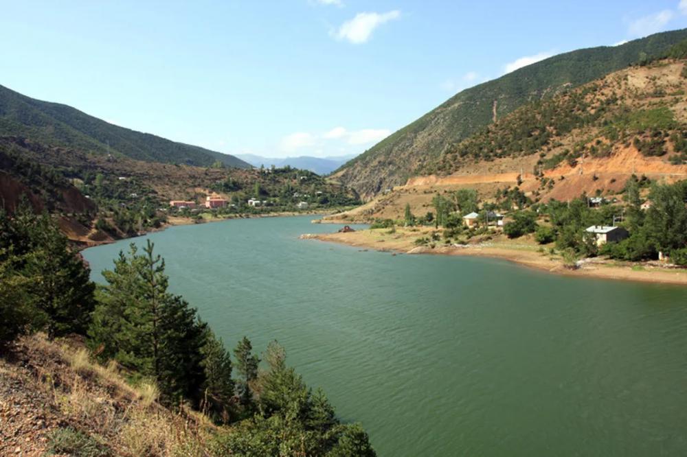 GÜMÜŞHANE’NİN BİR ZAMANLAR İÇİLESİ SUYU OLAN HARŞİT ÇAYI’NDA ÇİMMEK 